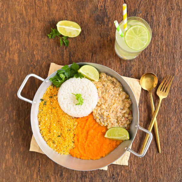 Moqueca de tilápia, purê de cenoura, arroz branco e farofa de couve (GF22) - Image 3