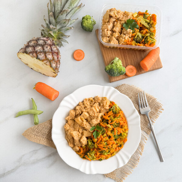 Frango thai com abacaxi e legumes refogado (Vagem, cenoura e brócolis) (L16)