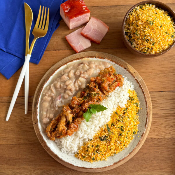 PF Frozen Sobrecoxa com Bacon, Arroz branco, Feijão Carioca e Farofa de Couve (GF27)