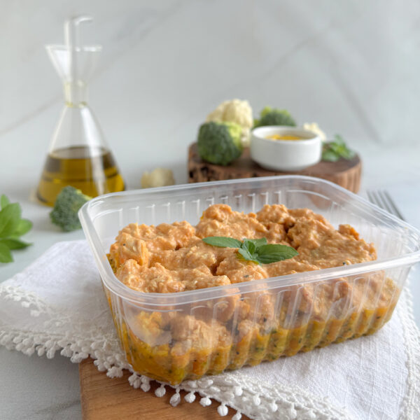 Cuscuz de couve flor, brócolis e cenoura com frango cremoso ao molho de mostarda e mel (L15)