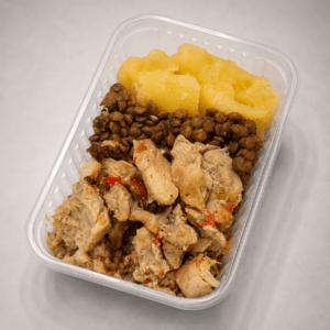 T19 - Sobrecoxa em lascas com aipim em cubos e lentilha