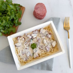 GF13 - Spaghetti ao molho branco com calabresa acebolada