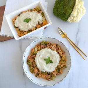 L17 - Frango com creme de couve flor, brócolis e bacon