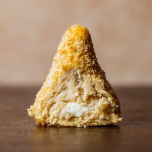 Coxinha fit de frango com requeijão