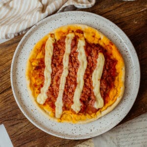 Mini pizza integral calabresa com requeijão