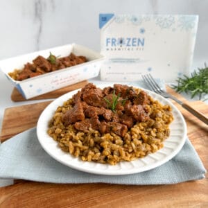 GF38 - Arroz com lentilha e cebola caramelizada, com carne de panela ao molho vermelho